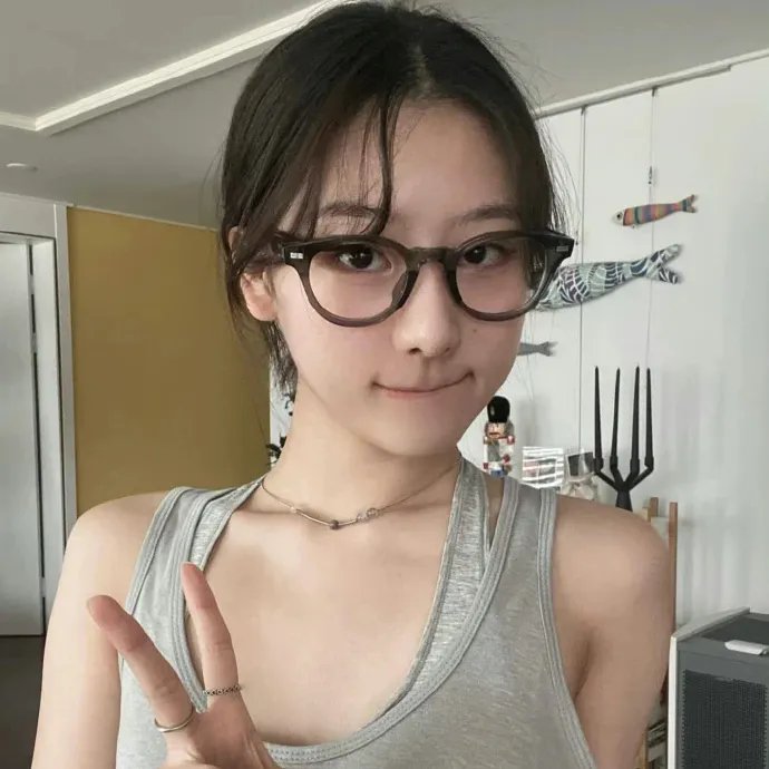 两女一男 封面